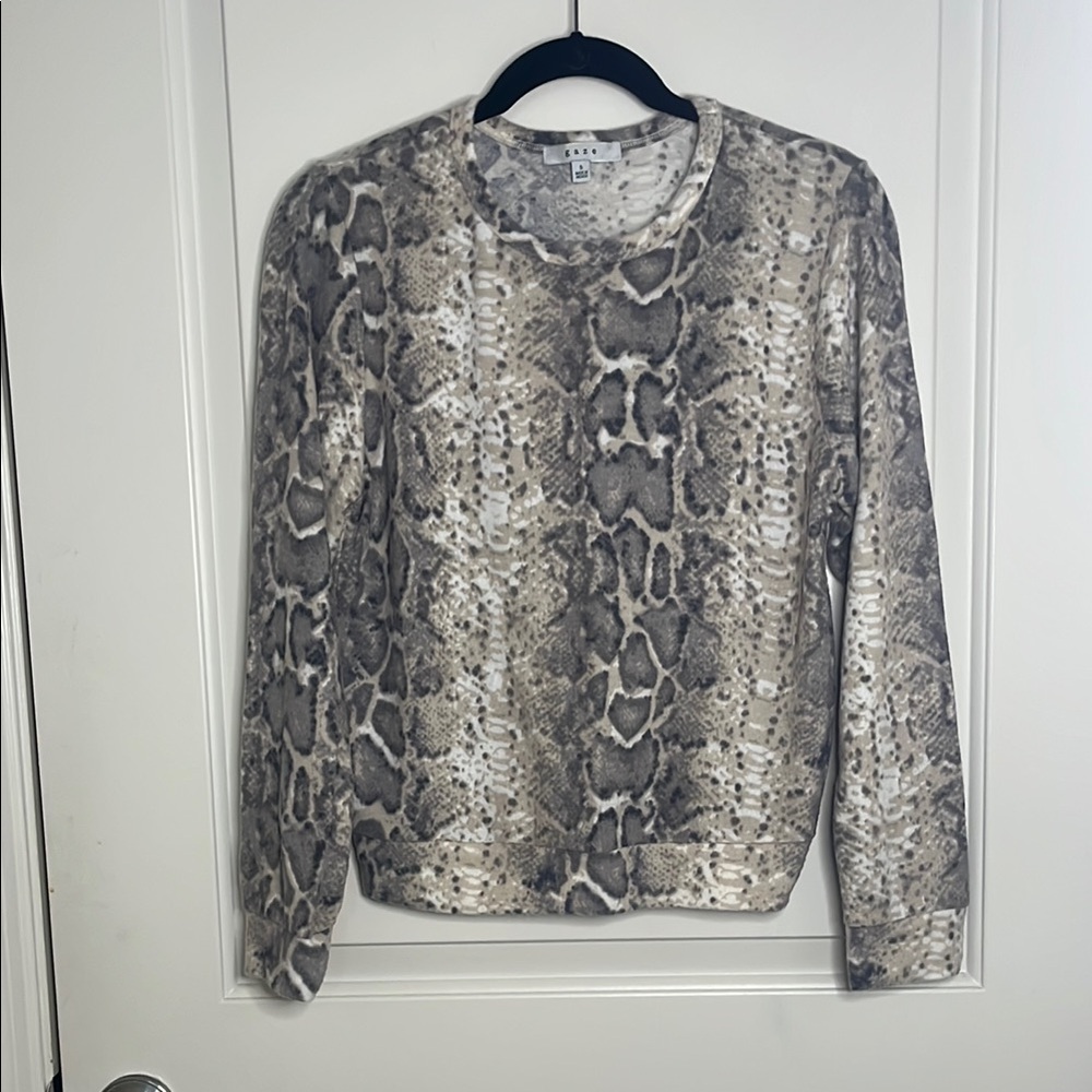 Gaze Snake Print Crew Neck Sweater - Gray and Cream